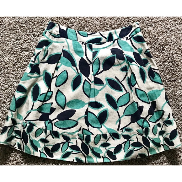 BCBGMaxAzria Size 6 Navy Floral A-Line Cream Skirt - Picture 2 of 5